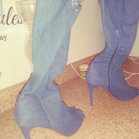 Boot - Picture 4 of 7